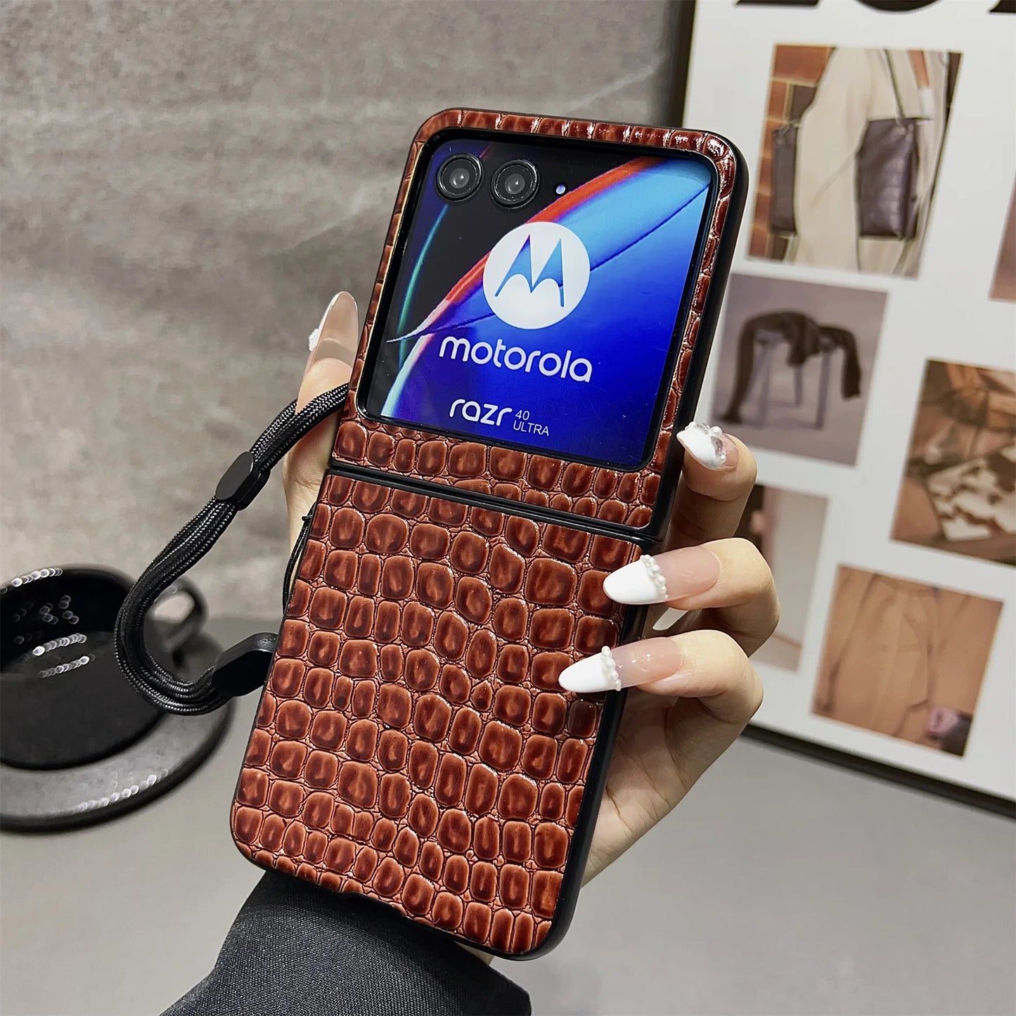 Fashion Korean Luxury Crocodile Pattern Case with Portable Rope for Motorola Razr 60 Pro Razr 60 Razr 50Ultra Razr 40Ultra Cover