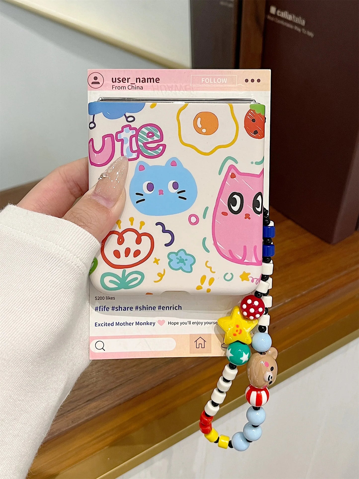 Cute Colorful Cat Kitten Phone Case with Bear Star Chain for Samsung Galaxy Z Flip 7 6 Z Flip6 ZFlip 5 Zflip6 Zflip7 Back Cover