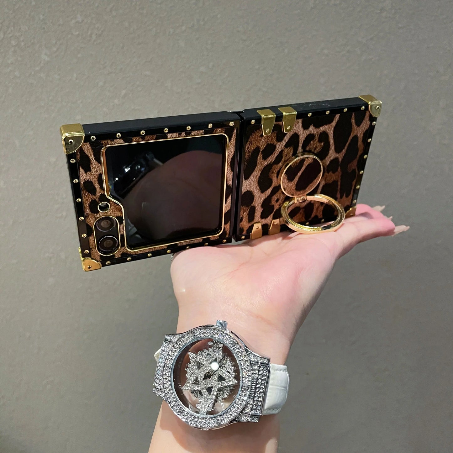 Leopard Pattern Leather Square Premium Gold Frame Soft Case For Samsung Galaxy Z Flip 7 6 5 4 3 5G Flip 7 Fe Cover With Bracket