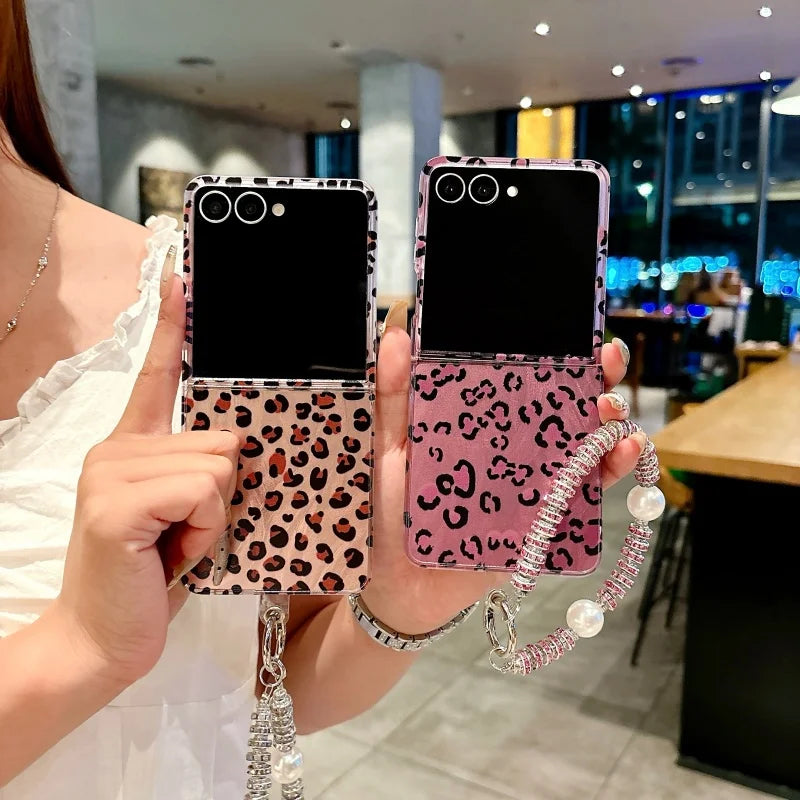 Fashion Pink Leopard Print Phone Case For Samsung Galaxy Z Flip 7 6 5 4 Flip7 Zflip6 Fashion Pearl Bracelet Hard Protector Cover
