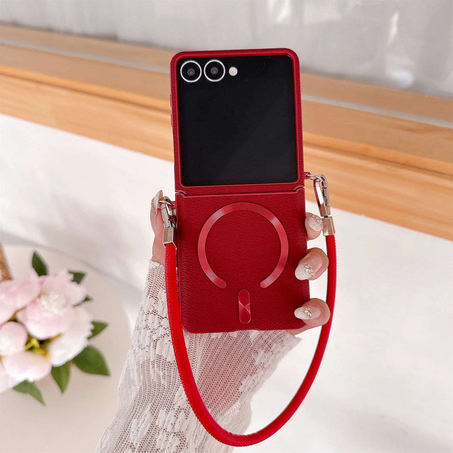 Wrist Strap Leather Magnetic Phone Case for Motolora Moto Razr Razr 60 50 Ultra 60ultra 50ultra Wireless Charging Cover Lanyard
