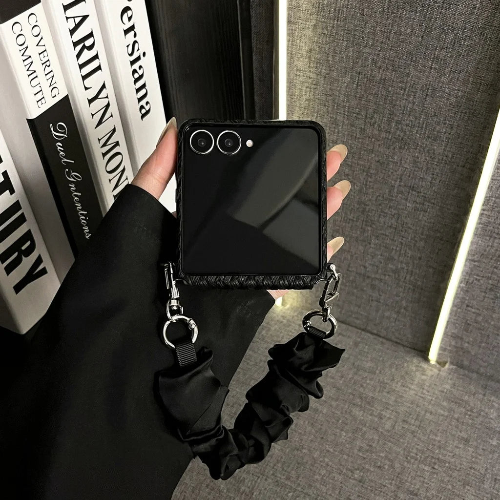 Ins Black Straw Mat Pattern Wine Red Phone Case Elastic Scarf Wristband for Motorola Razr50 Razr 70 Ultra 50ultra 60 ultra Cover